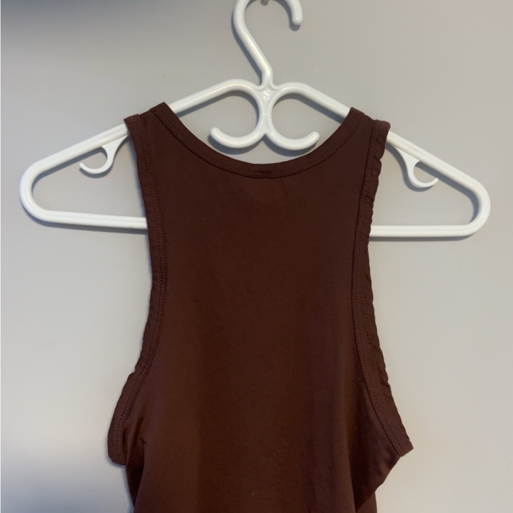 SHEIN 4pcs Pack Crew Neck Tank Tops - Picture 4 of 10